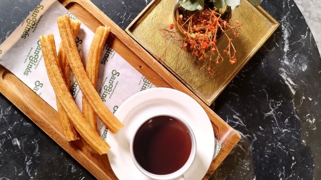 Chocolate con churros en Gran Vía como plan clásico para quienes buscan qué hacer en Gran Vía en Navidad